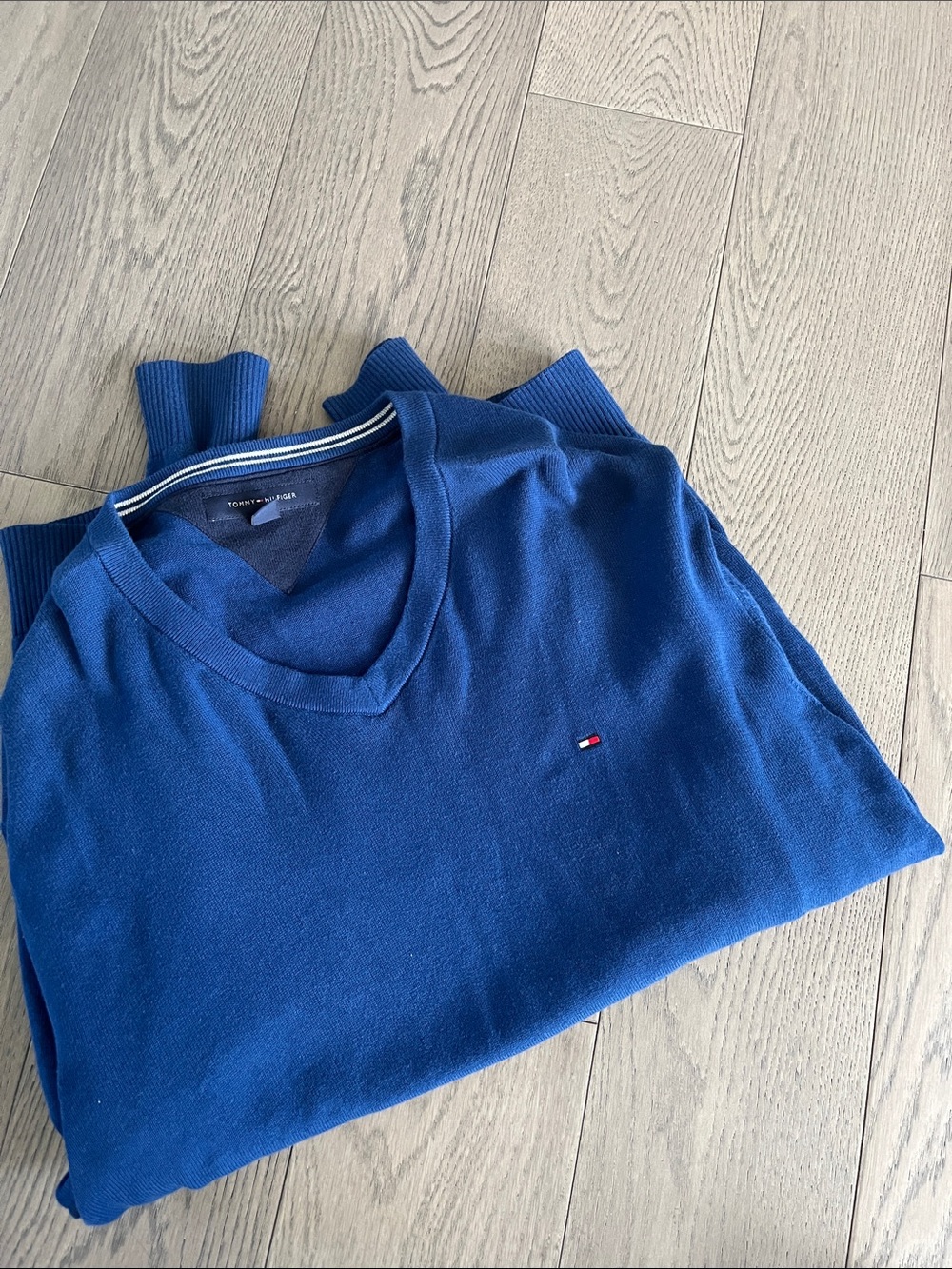 Tommy Hilfiger Men's Royal Blue V-Neck Sweater with Logo